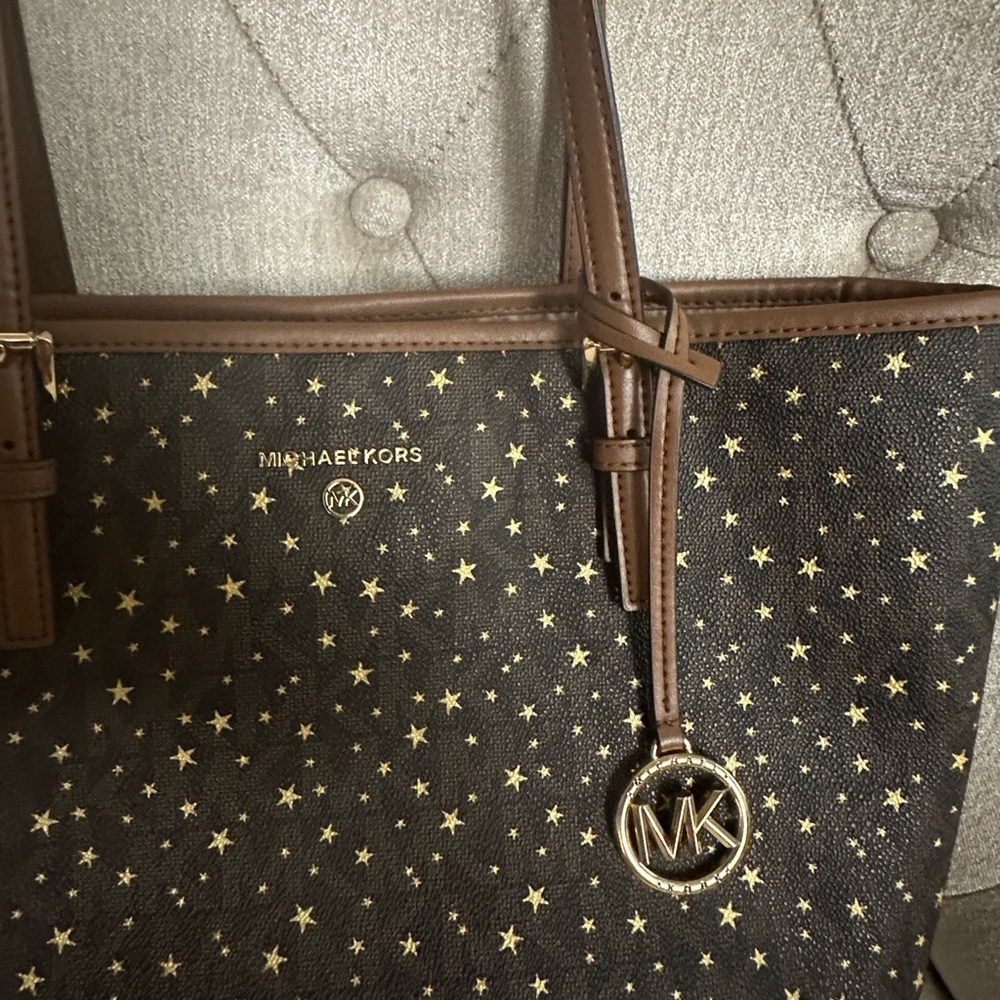 Michael Kors Jet Set Charm MD Carryall Tote in brown multi - Picture 11 of 12